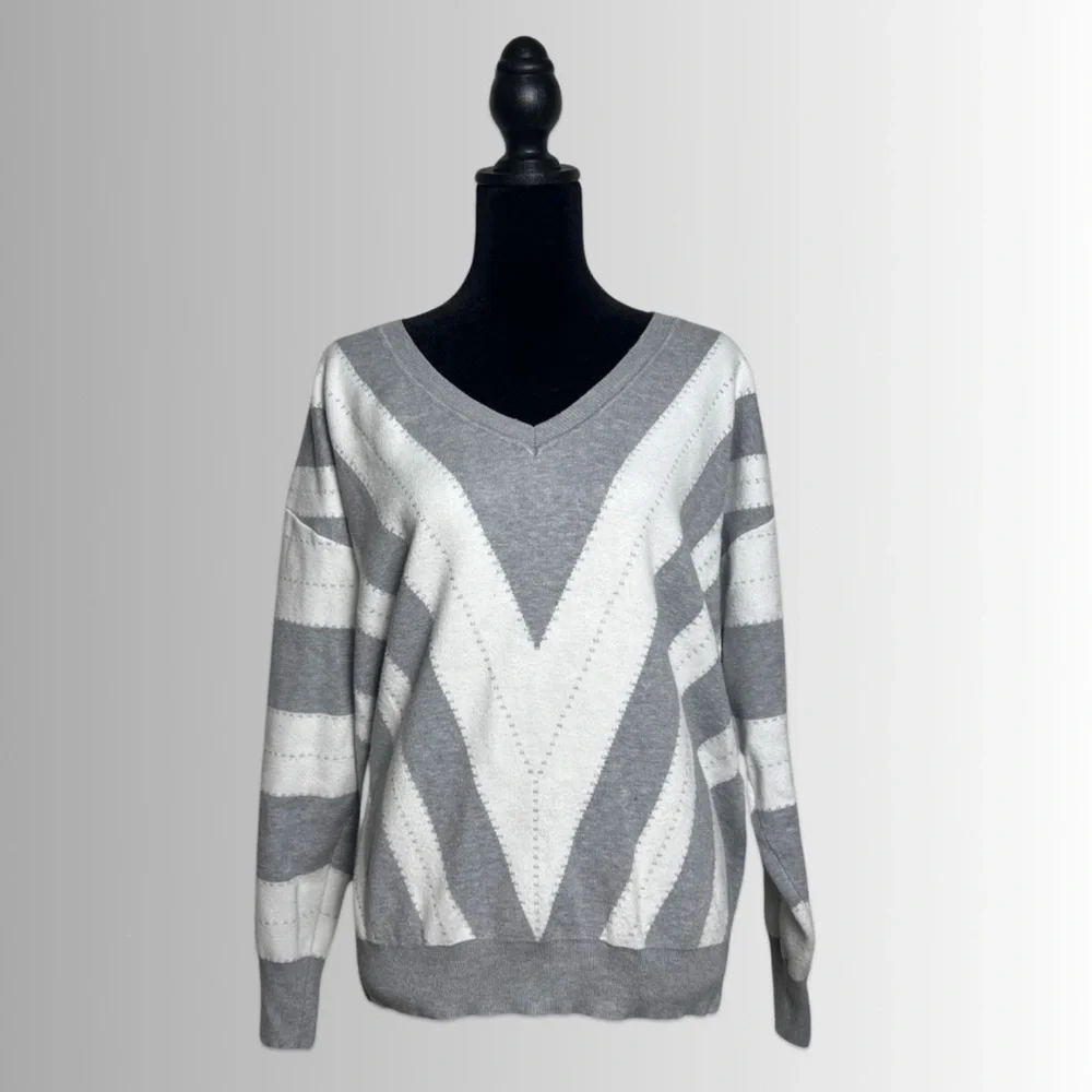 Misslook Gray & White V-Neck Long Sleeve Pullover Knit Sweater Tunic, Sz Medium - Picture 1 of 8
